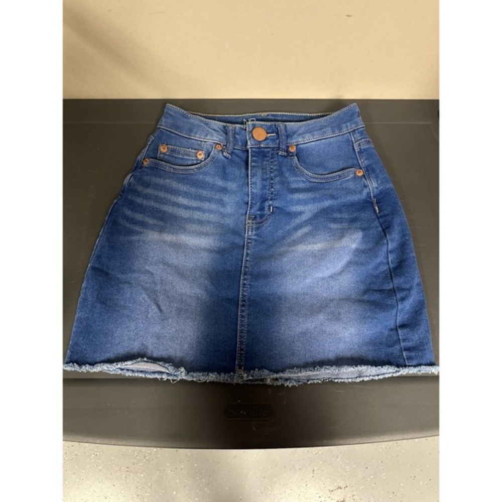 Blue No Boundaries Short Jean Skirt Size 1 Mid‎ Rise Tiny flaw see photos